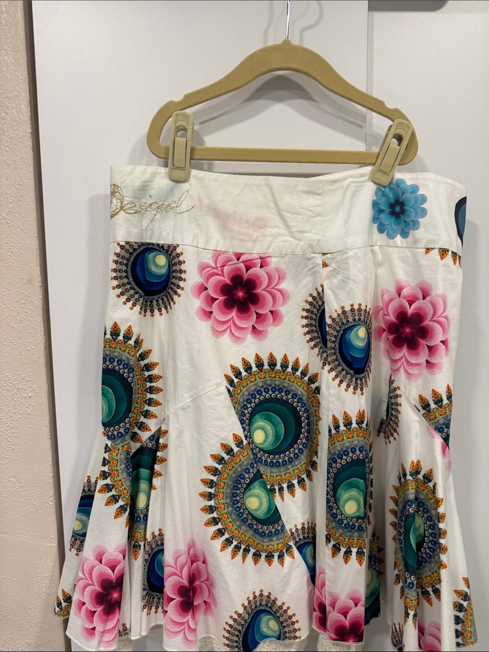 Desigual white skirt with floral accents